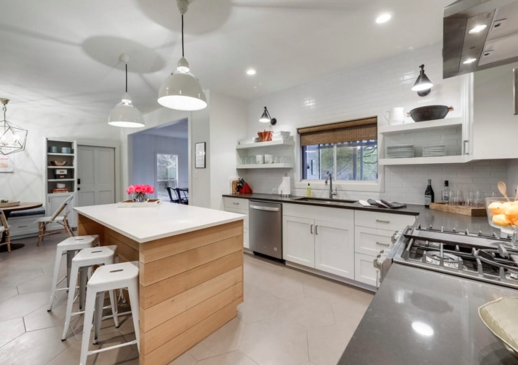 Hideaway Manor - Image 14